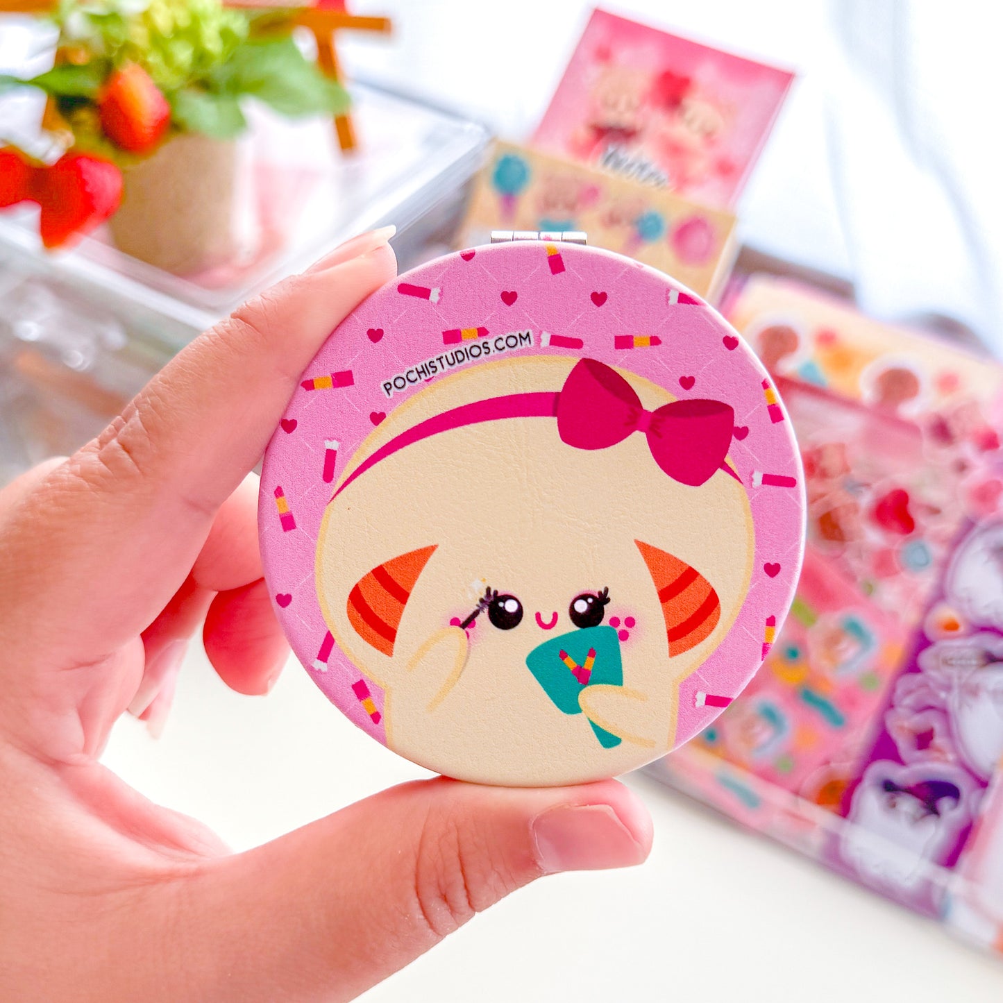 Pretty in pink Florecita Mushroom Round Compact Mirror