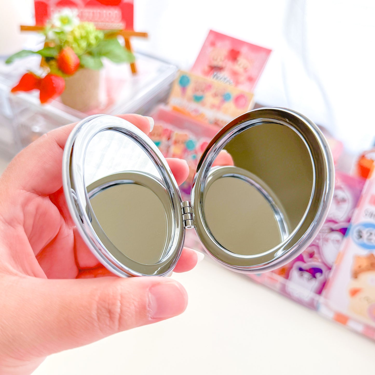 Pretty in pink Florecita Mushroom Round Compact Mirror